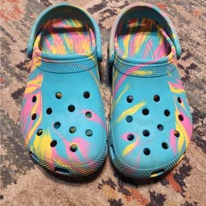 CROCS Blue and Pink Water Shoes Vibrant Design